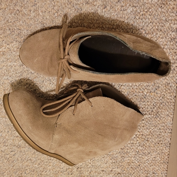 Suede DV by Dolce Vita Terri wedge booties - Picture 2 of 3